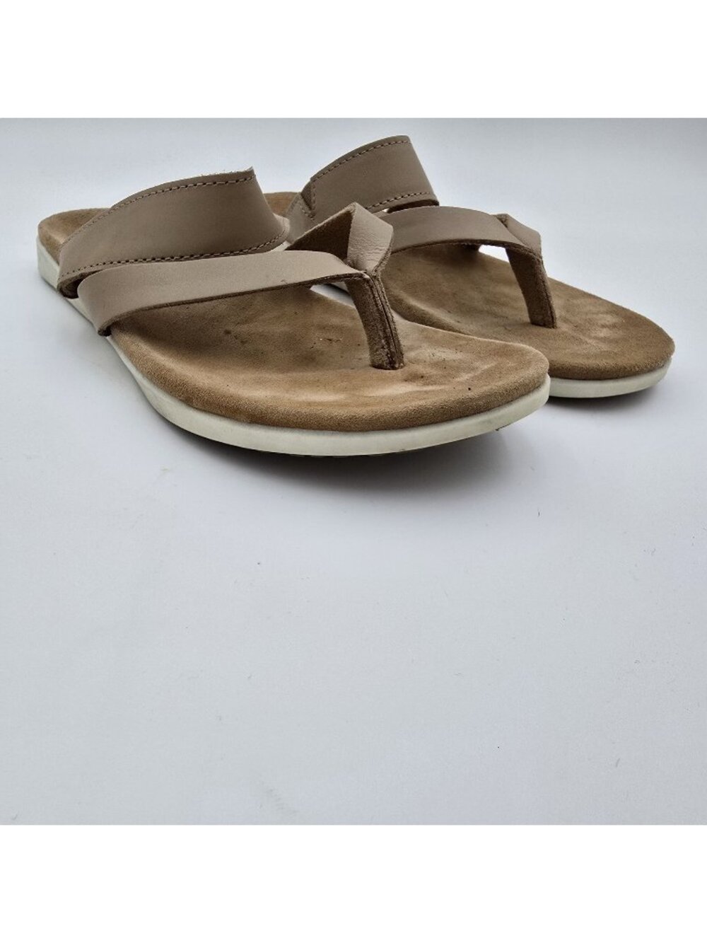 Kamik Cara Flip Women Sandals Size 9 Beige Leather Upper Suede Footbed Pre-Owned